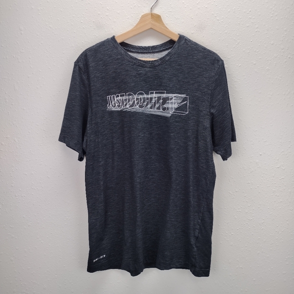 The Nike Tee Dri-Fit short sleeve Just Do It graphic t-shirt crewneck boxy fit - Picture 11 of 11